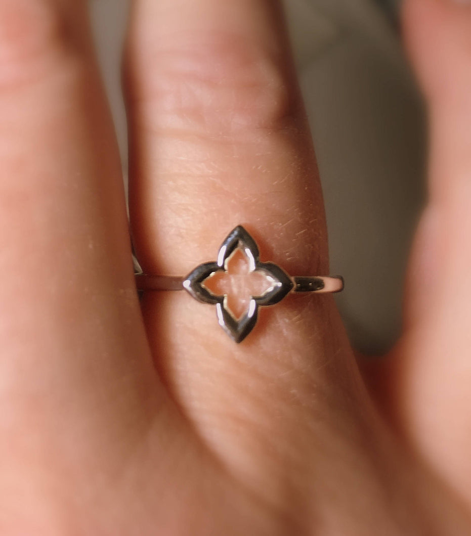 Clover Ring, 